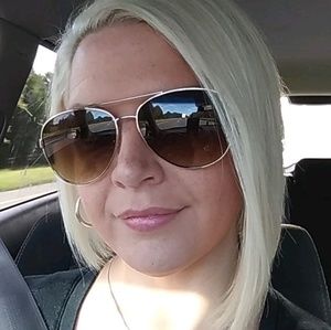 Meet your Posher, Leslie